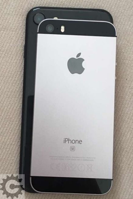 iPhone SE 2016 stavljen preko modela 2020