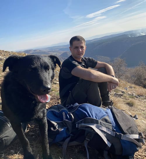 This is my best profile… disregard that photo-bombing hiker in the background!